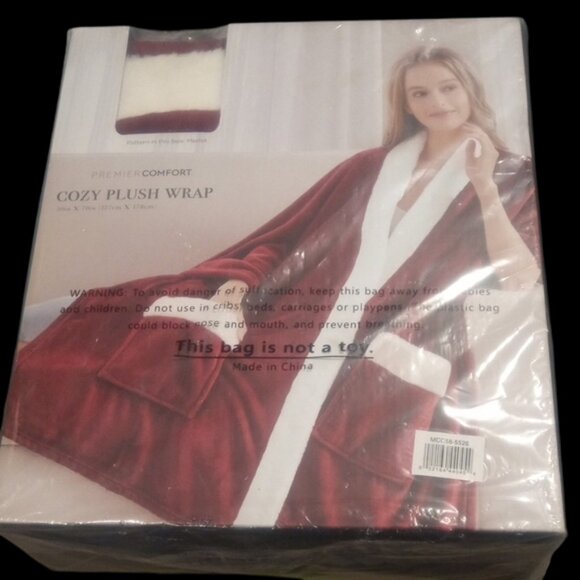 Women's Red Cozy Plush Wrap 50x70 NIB - Picture 2 of 5